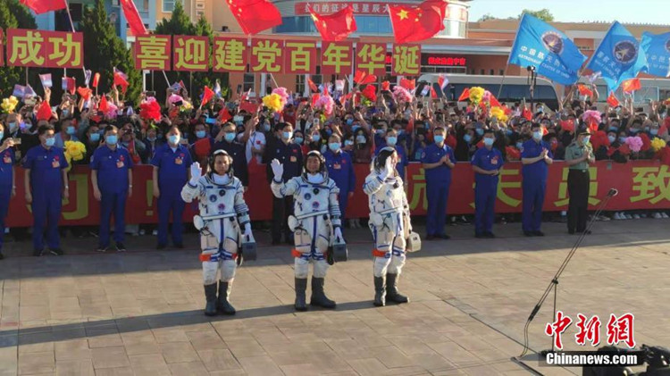 ͼΪ����ʮ�������˷���������Ա���������ʽ�ֳ��������� ��_����.jpg