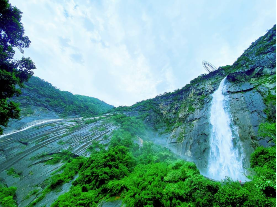 石牛山景区的岱仙瀑布