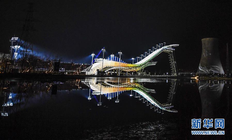 ���»�ȫýͷ����С��Բ�Ρ�ͼ�Ļ�������5���ֺ�ʷʫҫǧ���д���й������������й�����ȫ�潨��С�����֮��