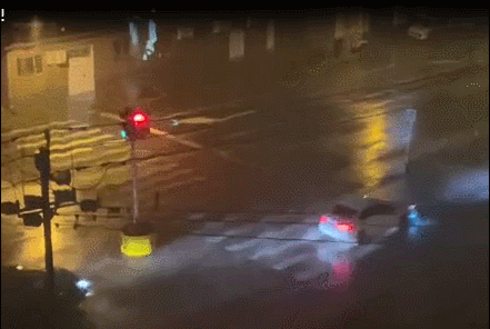 12日凌晨,北京市民拍摄。