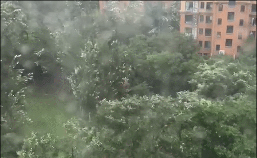 12日6时45分,北京市民拍摄的房山区长阳镇。