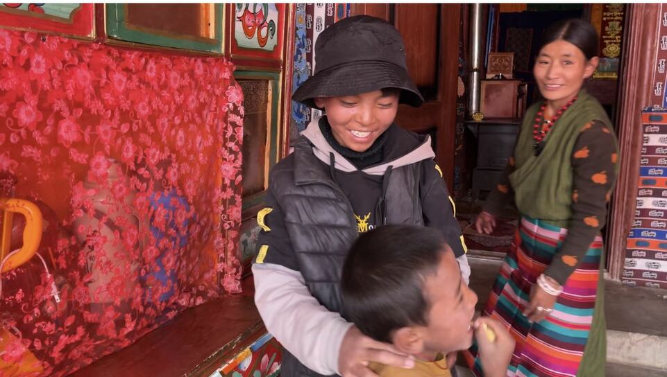 3小时→10分钟 搬迁后他们一家的生活变了样