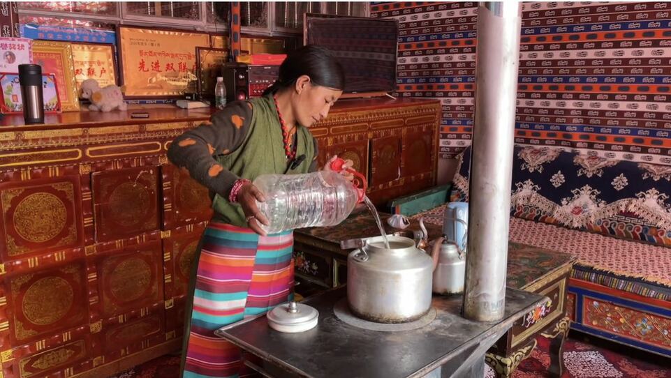 3小时→10分钟 搬迁后他们一家的生活变了样