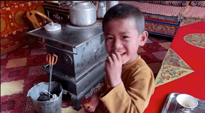 3小时→10分钟 搬迁后他们一家的生活变了样