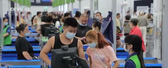 【国庆假期 消费市场活力涌动】新业态释放新活力 消费新地标受热捧