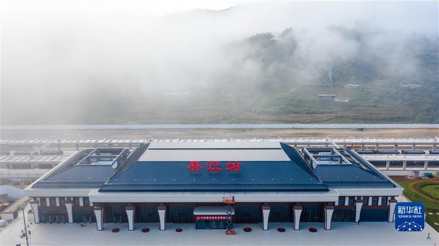 (新华全媒头条·图文互动)(8)书写“联通”“畅通”“沟通”新篇章——习近平主席在第二届联合国全球可持续交通大会开幕式上的主旨讲话解读