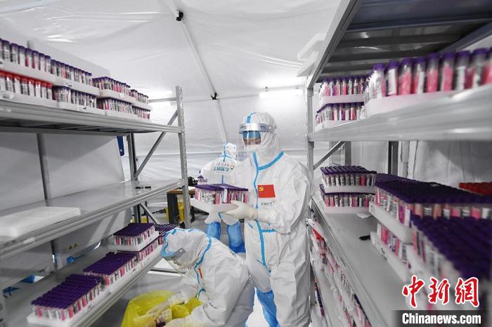 近日,一组五舱合一“猎鹰号”硬气膜实验室在兰州投入使用。 杨艳敏 摄