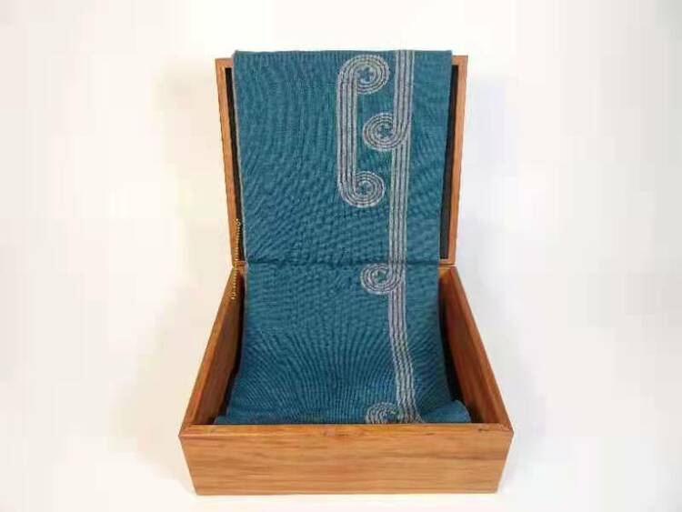 外交最前排丨在这场多边会议上,这条蓝色披肩有故事