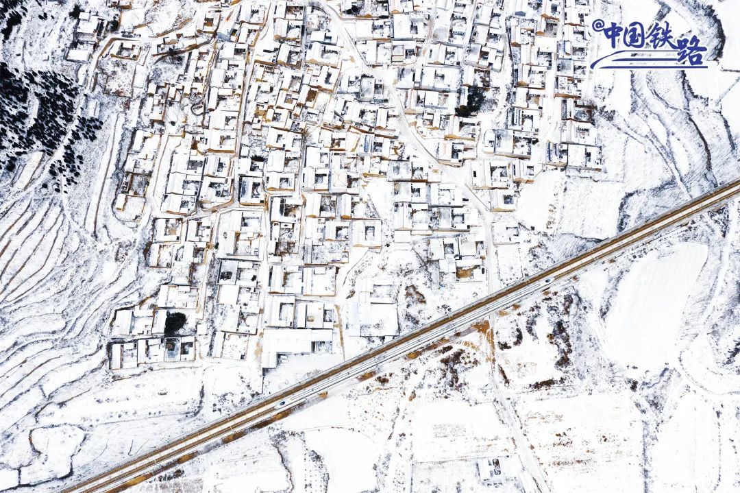 ���˺Ŷ������г�ʻ����������̩ɽ��´���ĸ��������� ��