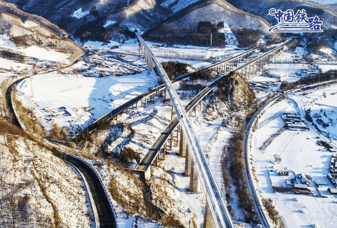 һ�����������������г��ڰ�ѩ�����ĳ�ɽ�����г۳ҡ����ؿ� ��