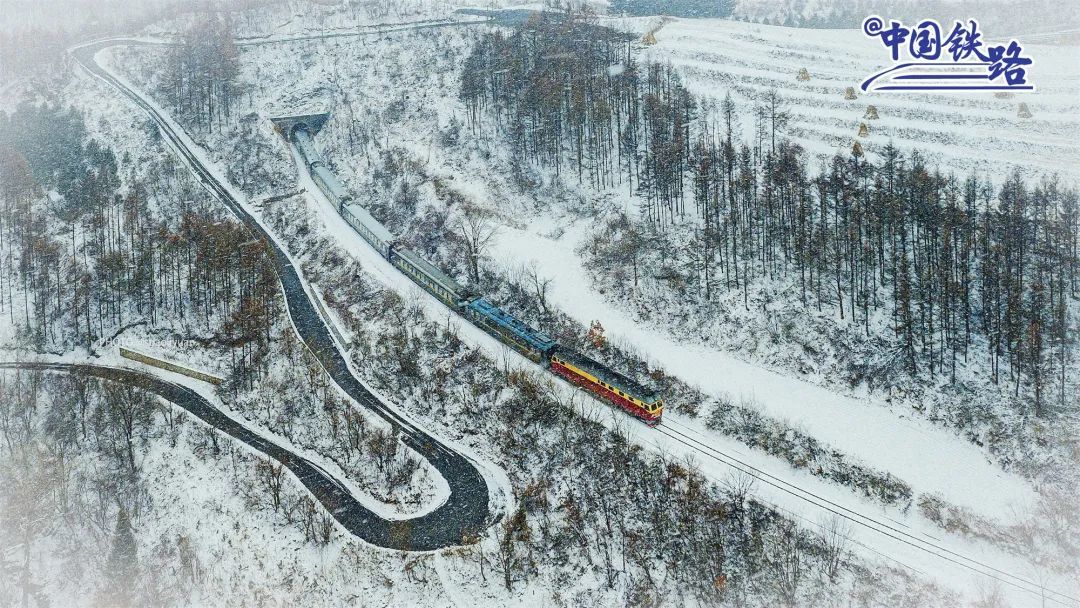 ��ɽ��ı����г�������Ԫ ��