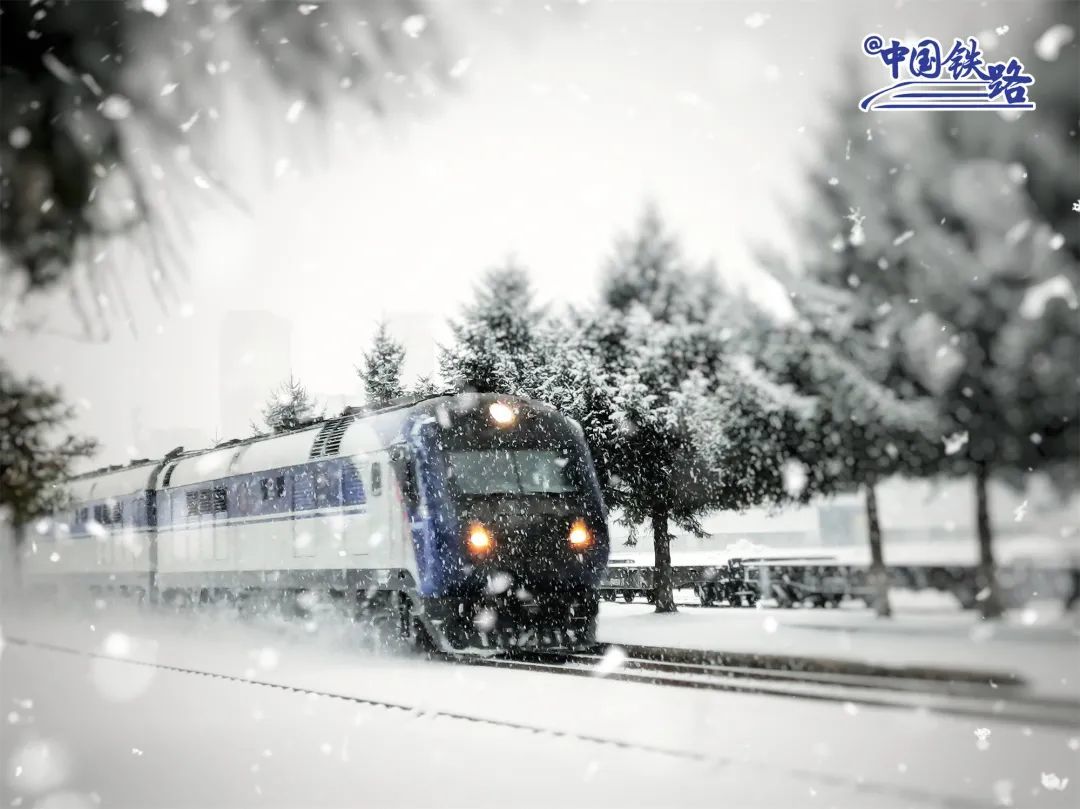 ��������������K337���г���ʻ�ڷ�ѩ�С����ƽ ��