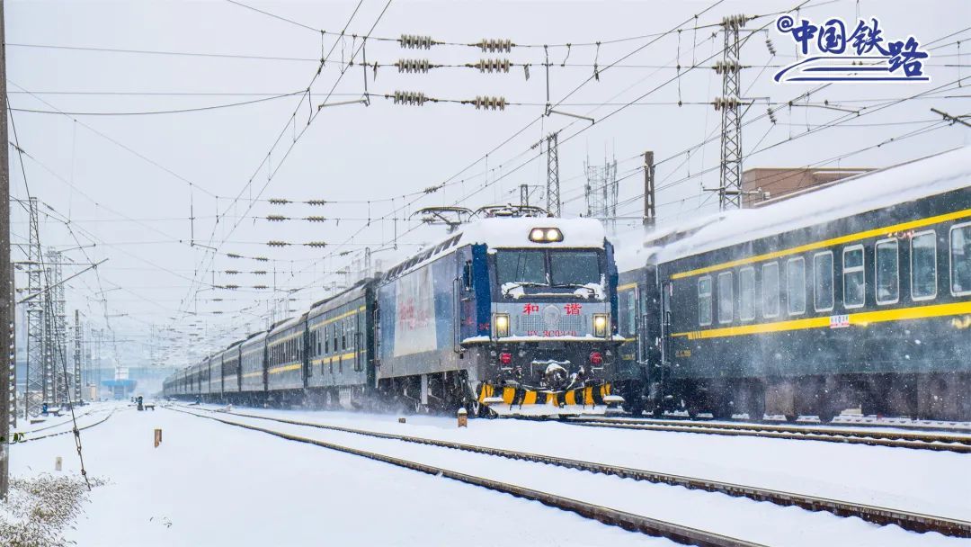 �ÿ��г�����ѩ��ʻ������վ����Ȫ�� ��