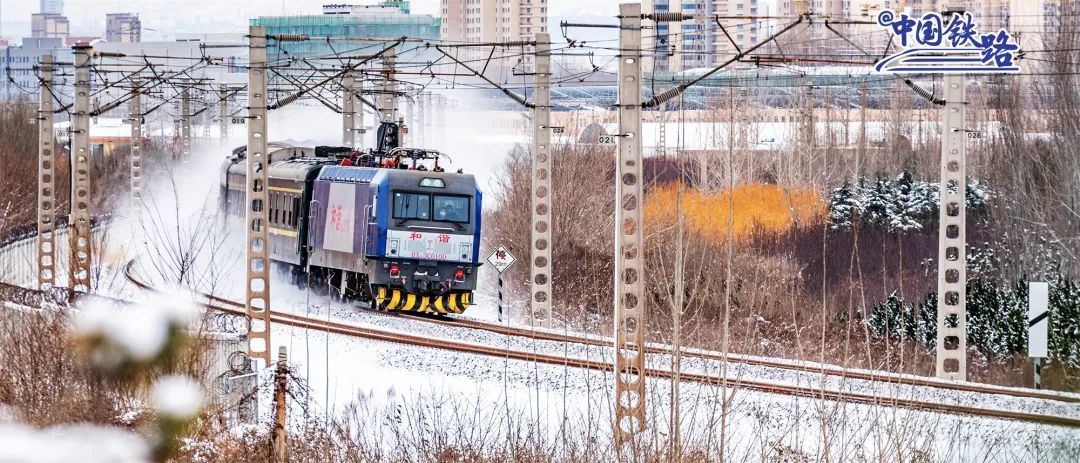 �г��ڽ�����·��ǰ�С���һ�� ��