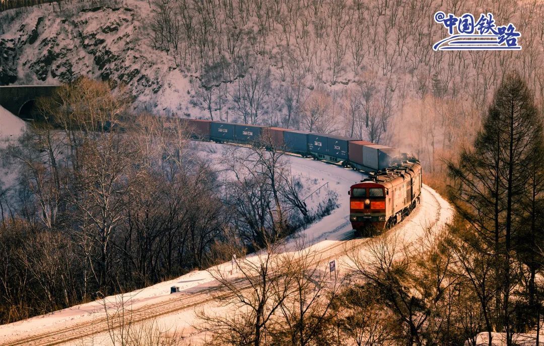 �����£�һ����ŷ������ʻ�ڸ��޽ݿ�������ҺӼ����������·�ϡ������ ��