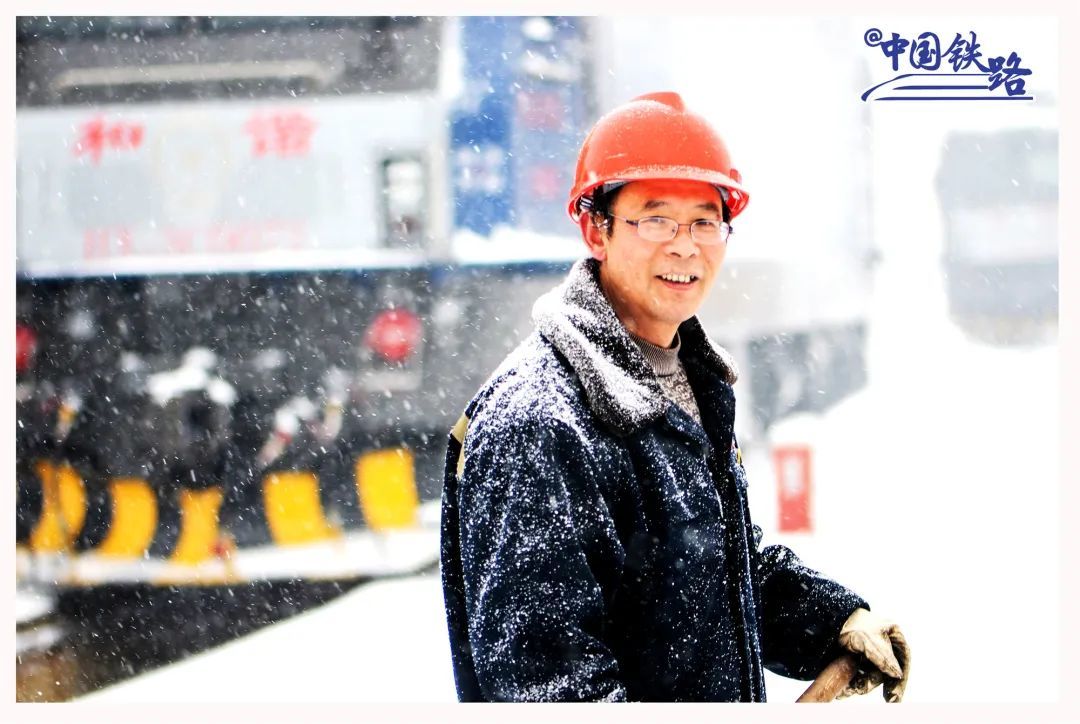 �й���·�人�ּ����������������ְ��ɨѩ�������Ц�����ܵ��� ��