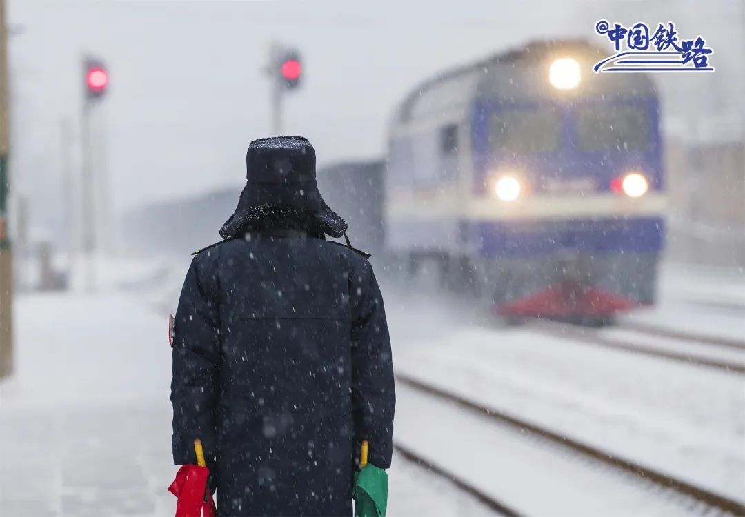 �й���·���ݾּ������޹�˾��Զվ����ֵ��Ա�����ڽӳ���Ф���� ��