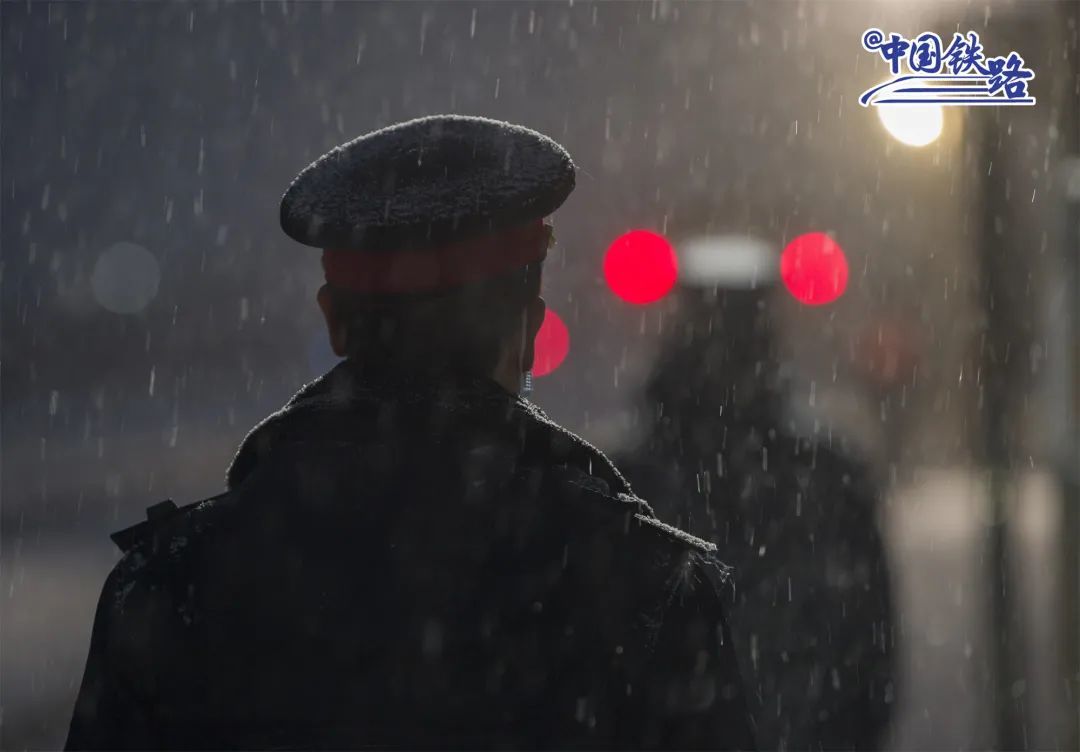 �й���·���ݾּ������޹�˾��Զվ����ֵ��Ա�����ڽӳ���Ф���� ��