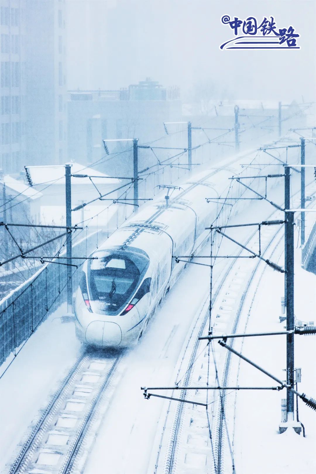 ��ѩ�еĻ����Ǽ���·����� ��