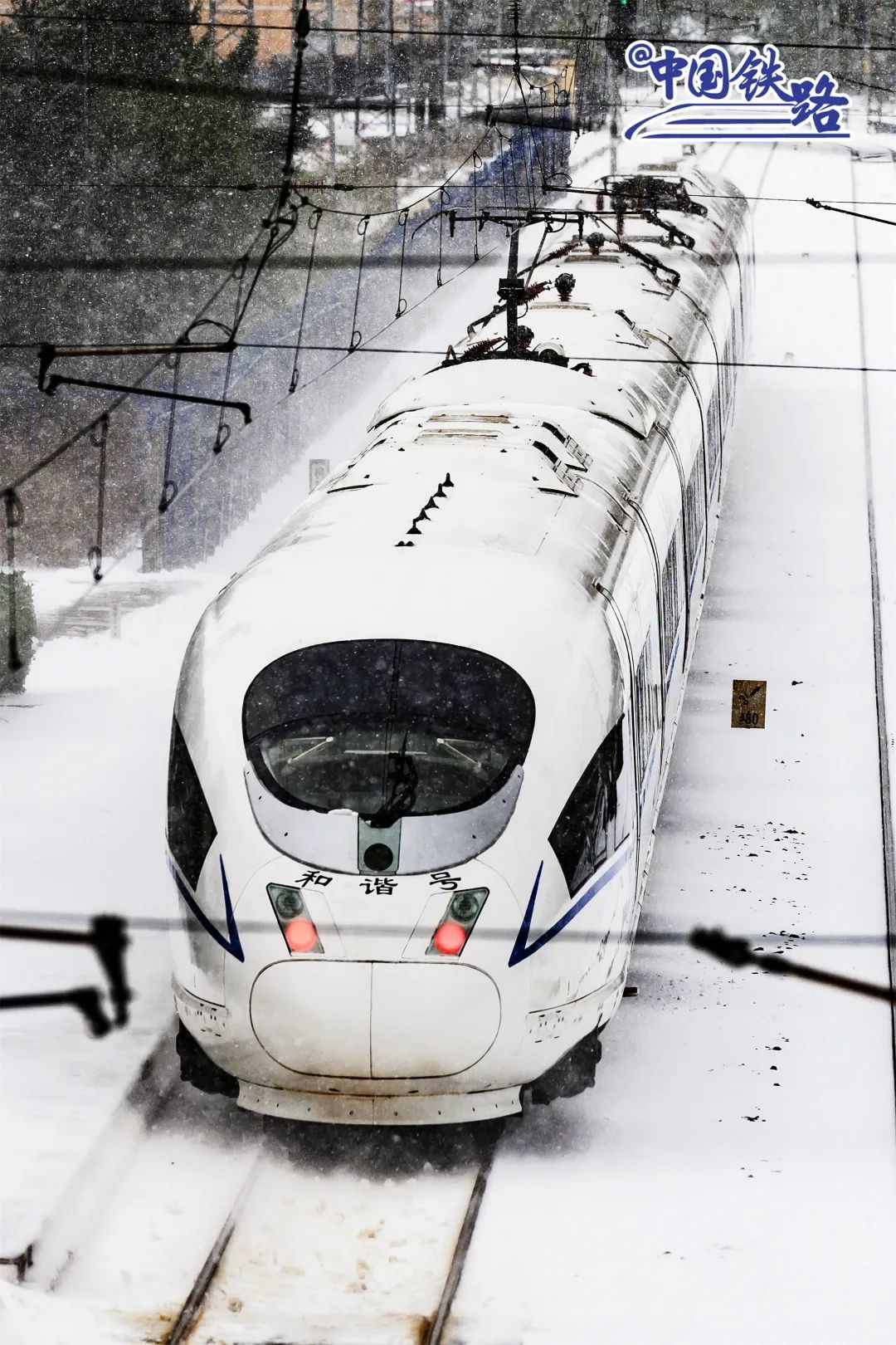 ������ѩ��һ��CRH380BG�Ͷ������г���ѩ��ʻ����ˮ��վ������� ��