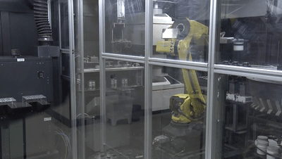 △机器人自动化验室操作演示。(总台央视记者马超拍摄)