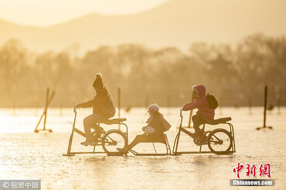 ����ͼ:�����ڱ����ú�԰�������������黬����Ȥ�� ��־�� �� ͼƬ��Դ:�Ӿ��й�