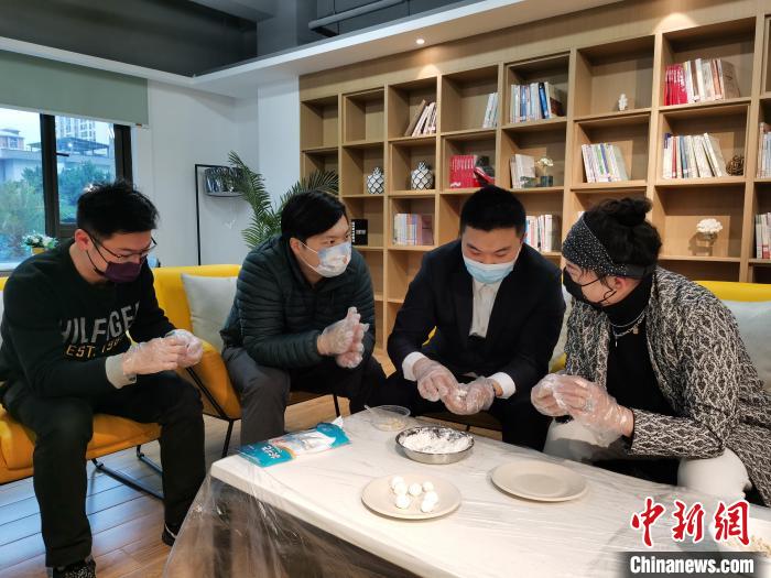 包汤圆挂花灯道愿景在榕台青元宵传情话团圆