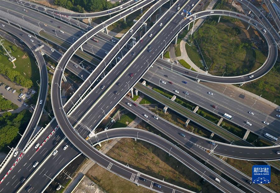 (在习近平新时代中国特色社会主义思想指引下——新时代新作为新篇章·习近平总书记关切事·图文互动)(6)楚天春风劲——湖北重返经济发展“主赛道”观察