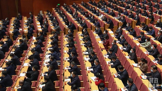 △开班式现场的年轻干部。(总台央视记者范一鸣拍摄)