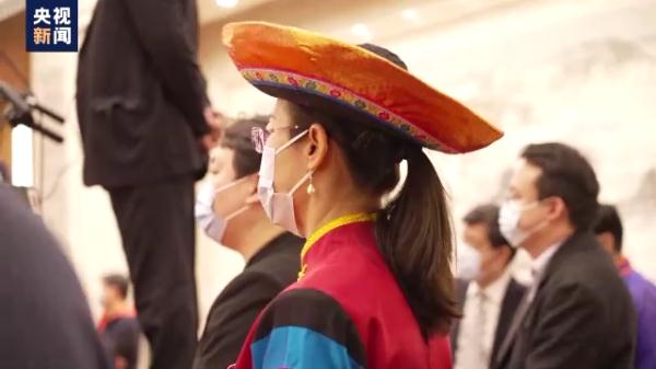 他们全部来自基层一线!听,代表通道上的基层声音