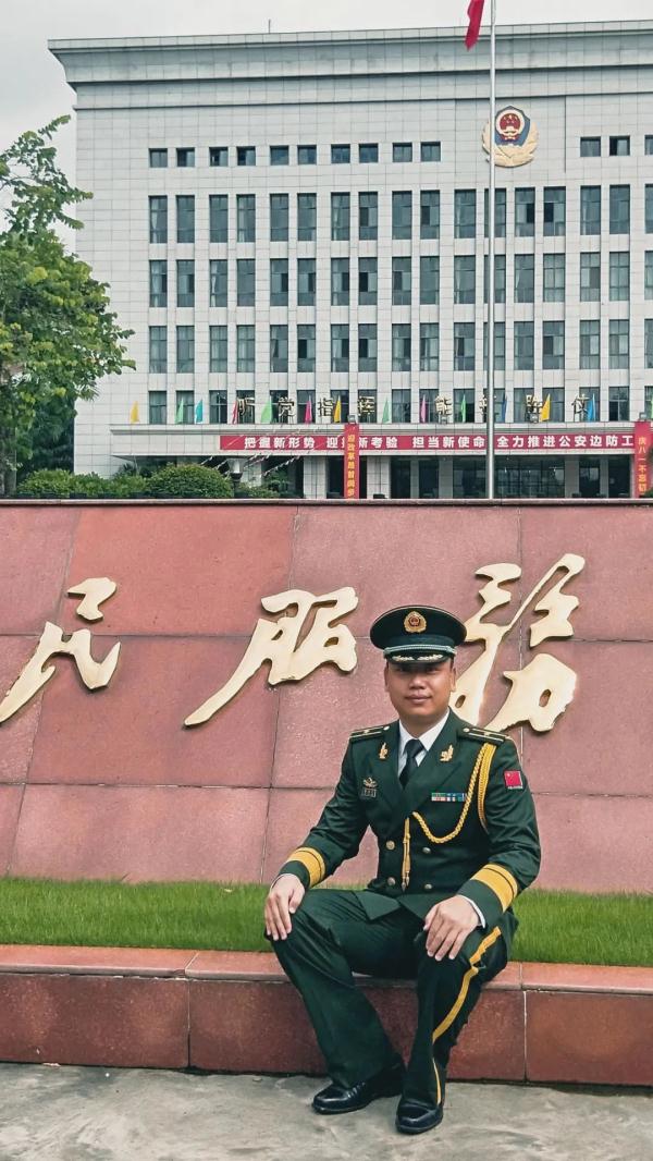 缅怀!功勋卓著的缉毒英雄已安葬