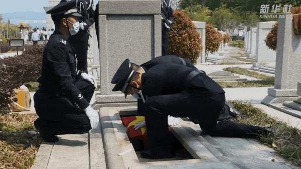 缅怀!功勋卓著的缉毒英雄已安葬