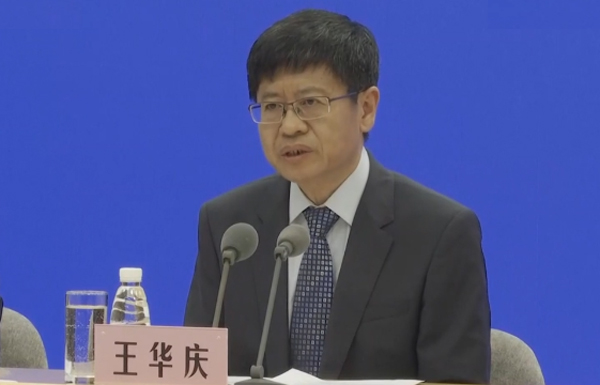 中疾控专家:接种新冠疫苗获益要大大高于风险