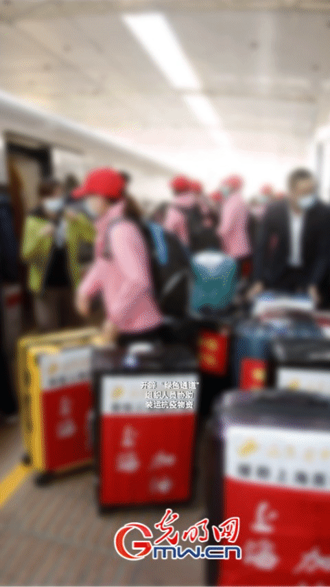 【“动”漫海报】同心协力!铁路部门开辟“绿色通道”保障各地防疫运输