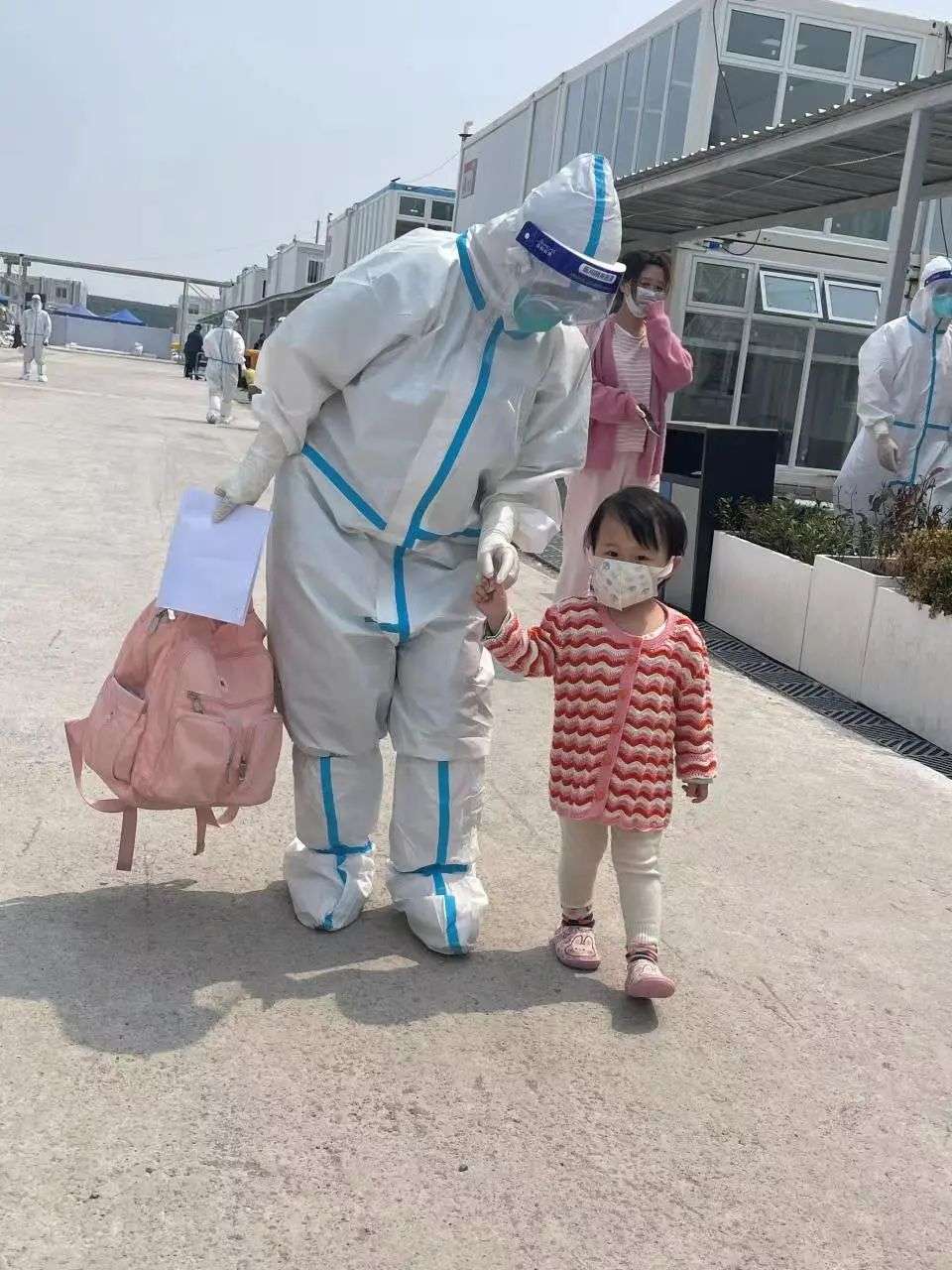 上海:隔离不隔爱 这个白猫方舱医院有点暖