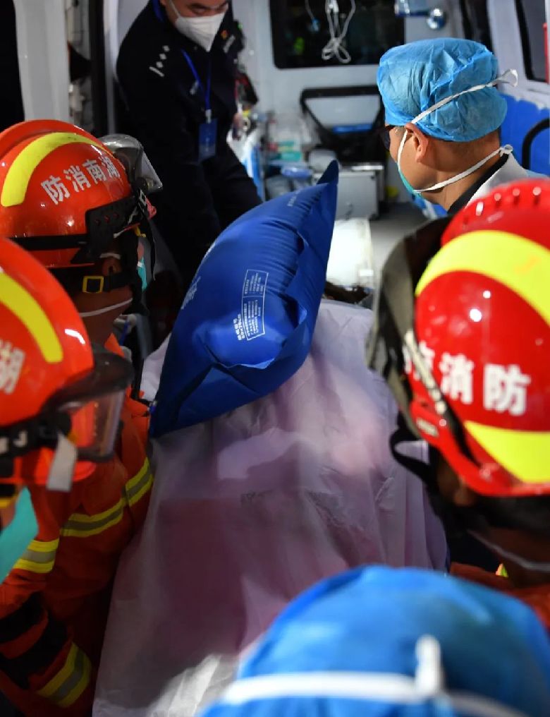 刚刚,第8人被救出!