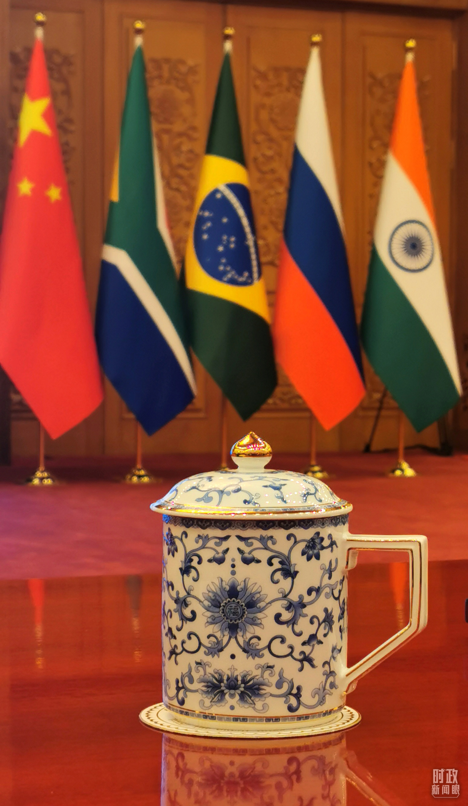 时政新闻眼丨在金砖会晤现场,习近平强调这件事对世界至关重要