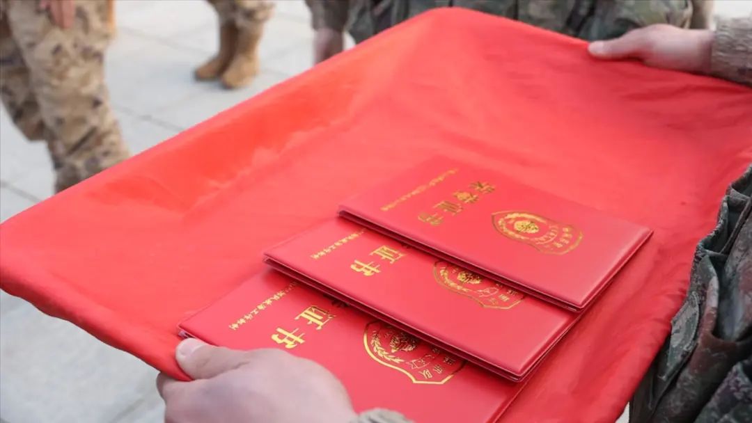 ��ʿФ˼Զ��ĸ��С�������ӹ��꣬�����������һ����Ƭ