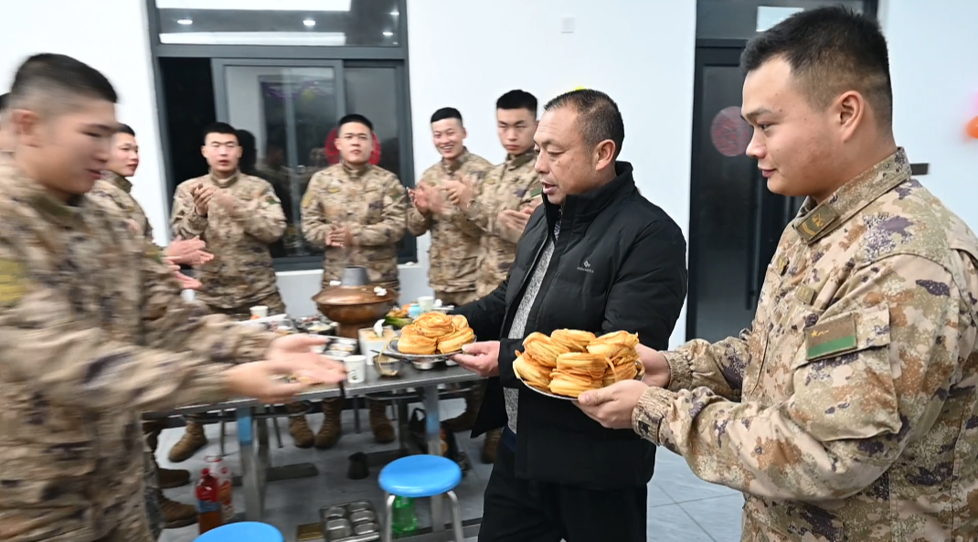 ��ʿФ˼Զ��ĸ��С�������ӹ��꣬�����������һ����Ƭ