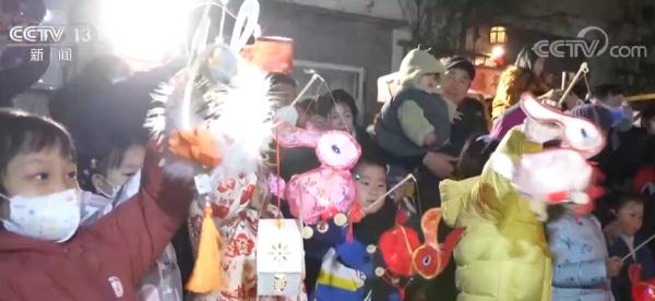 各地活动多彩气氛浓 欢欢喜喜闹元宵