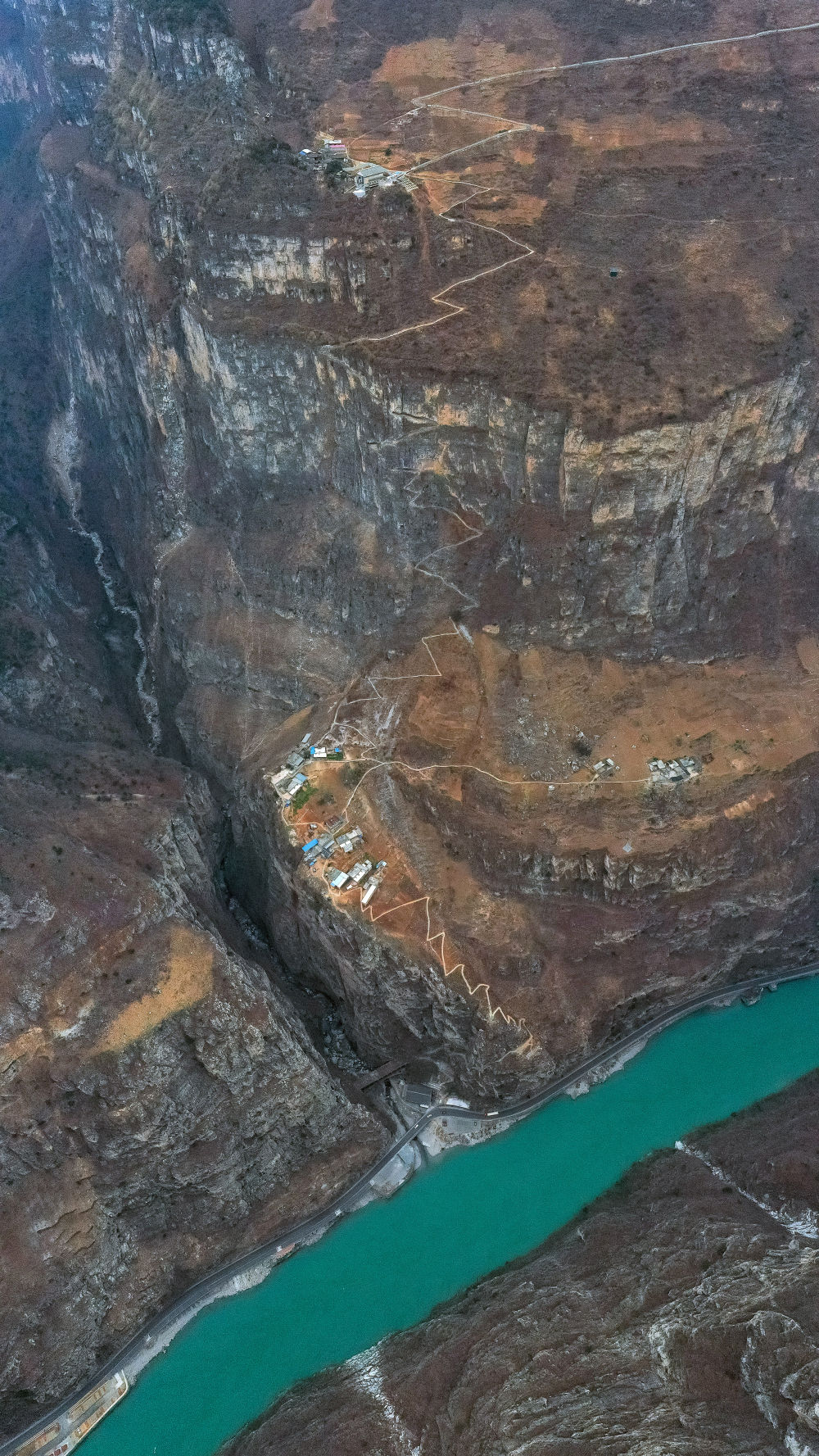 �����ϵĴ�ׯ����λȫ���˴����������̽·��