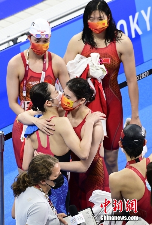 资料图:东京奥运会赛场,张雨霏与池江璃花子立下杭州亚运之约。图片来源:视觉中国
