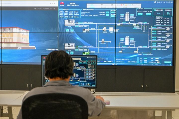 ��������˹����ܼ��������п��ң�������Ա�ڼ���豸����������»������ �ﷲԽ ��