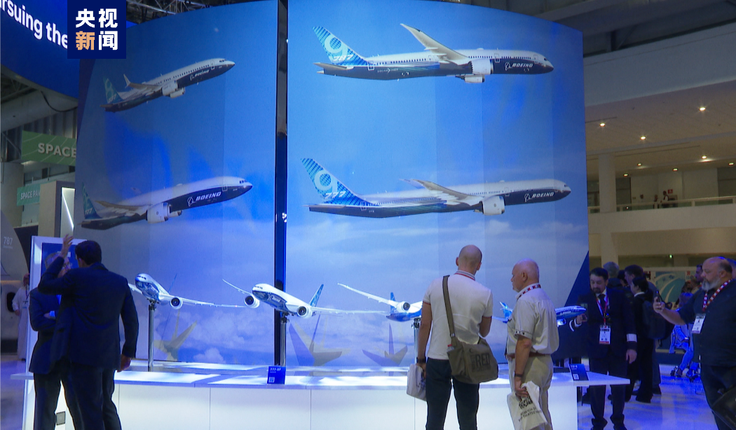 �ж������ح��18��ϰݺ�չ��Ļ ����ҵ��ǿ��������ͷ