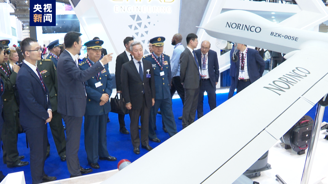 �ж������ح��18��ϰݺ�չ��Ļ ����ҵ��ǿ��������ͷ