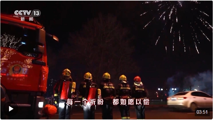 李詠女女法圖麥新寫真 大年夜波浪卷收披肩禦姐範真足