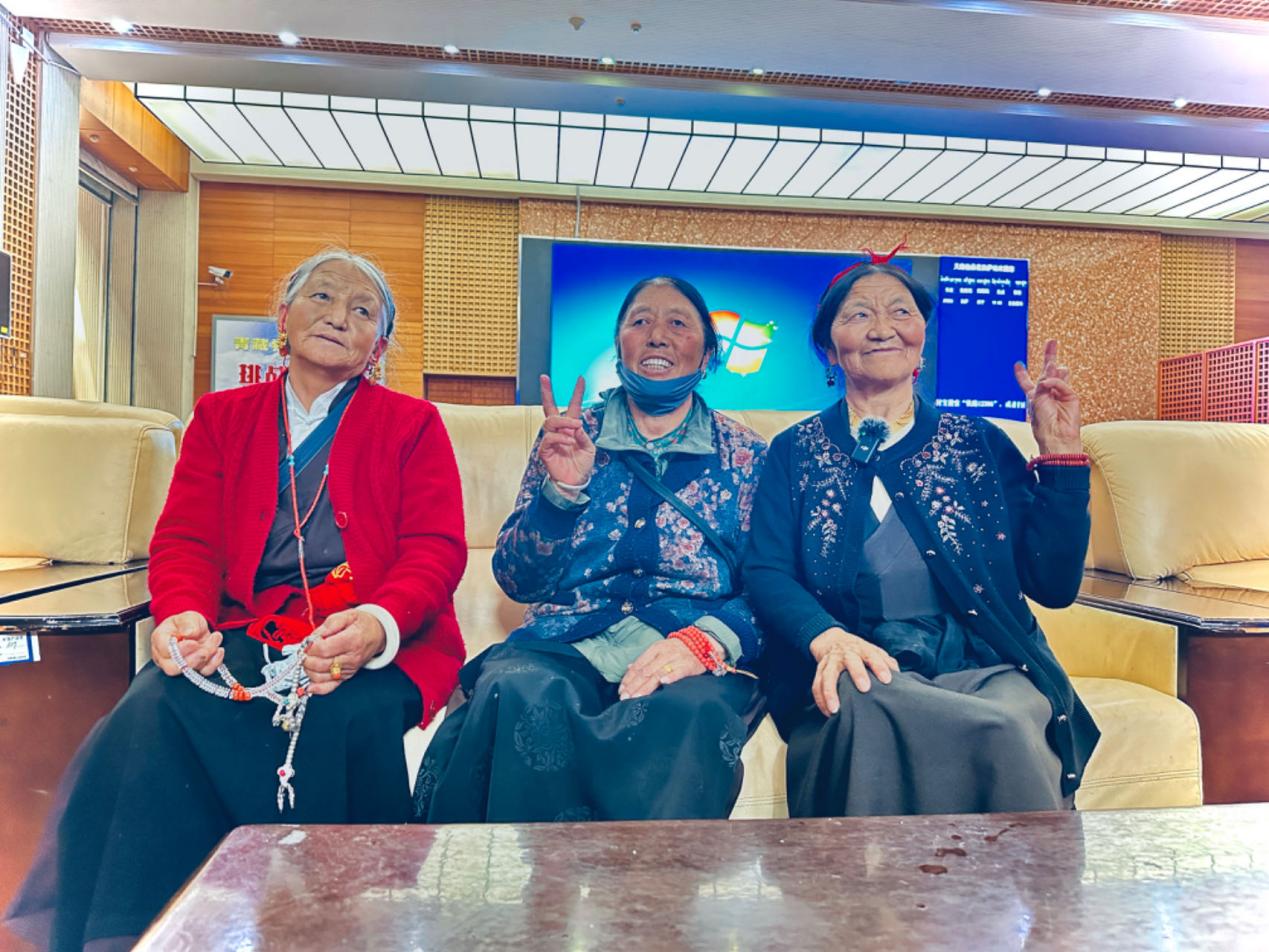 �����Ĵ����ε���λ������������վ�Ⱥ�ǰ���ຣ�������г������������� ����������