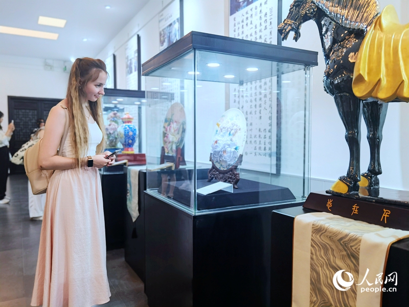 ���԰׶���˹����ѧ������ɯפ������ĵ���ɡ����������� ��������