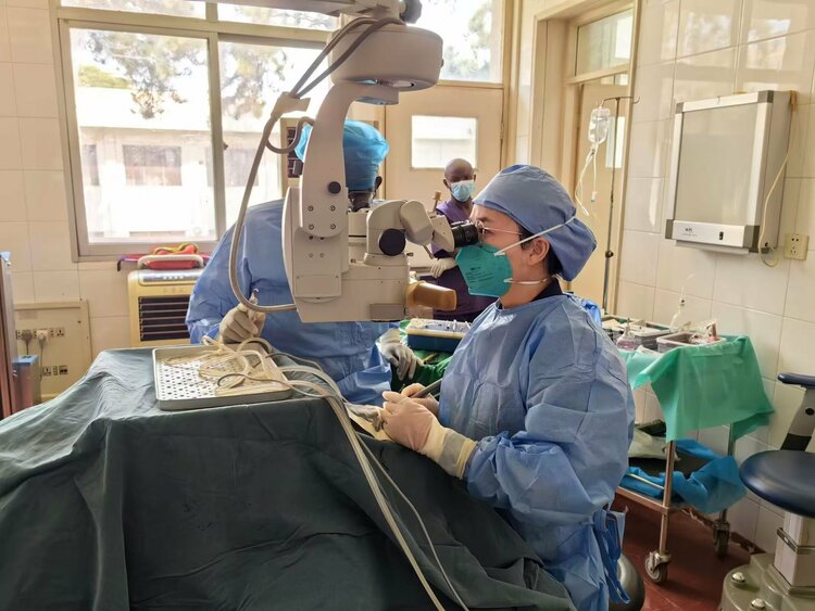 ��20��Ԯ�з��й�ҽ�ƶӣ�����ɽ��ΪԶ ������������