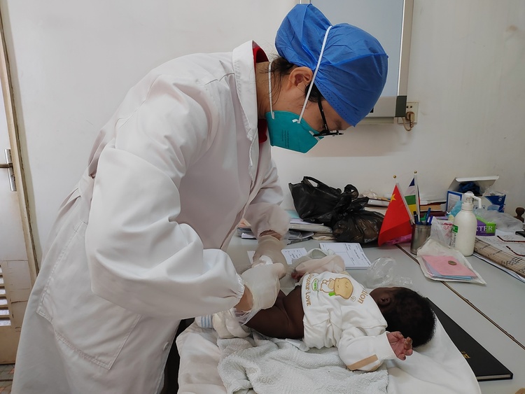 ��20��Ԯ�з��й�ҽ�ƶӣ�����ɽ��ΪԶ ������������